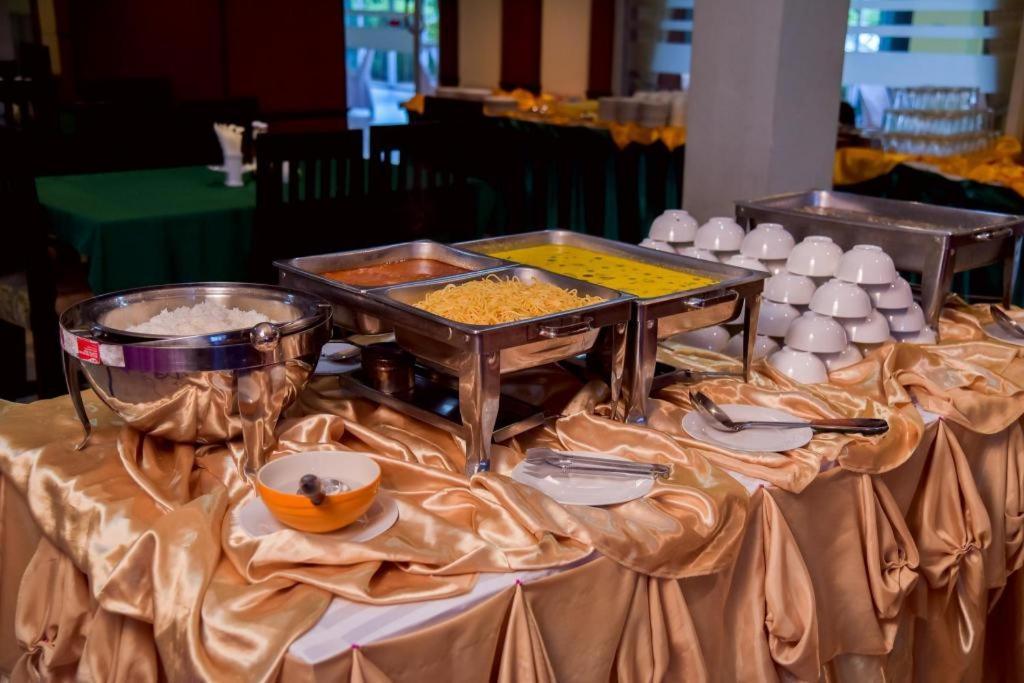 Season Palace Huahin Hotel Petchaburi Esterno foto