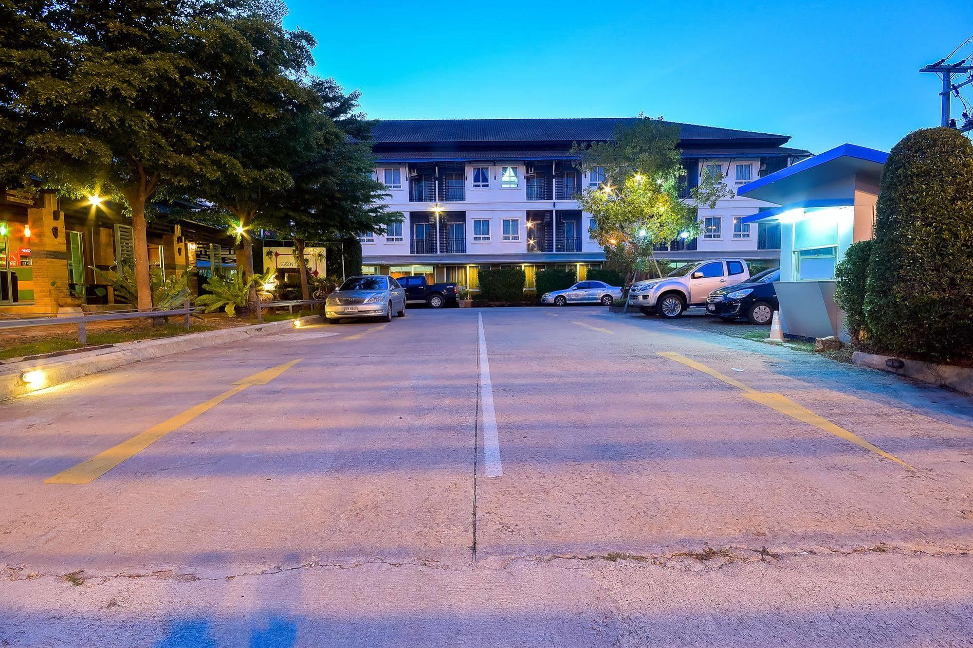 Season Palace Huahin Hotel Petchaburi Esterno foto