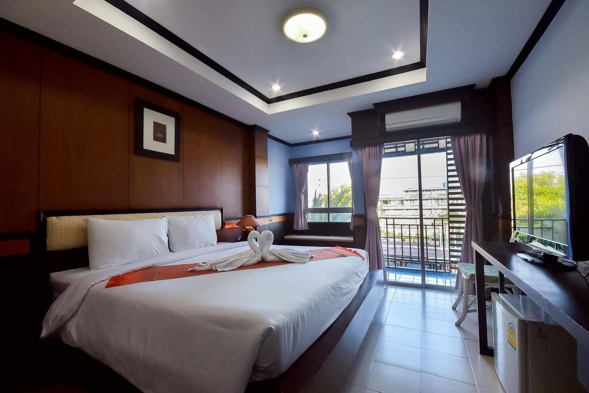 Season Palace Huahin Hotel Petchaburi Esterno foto