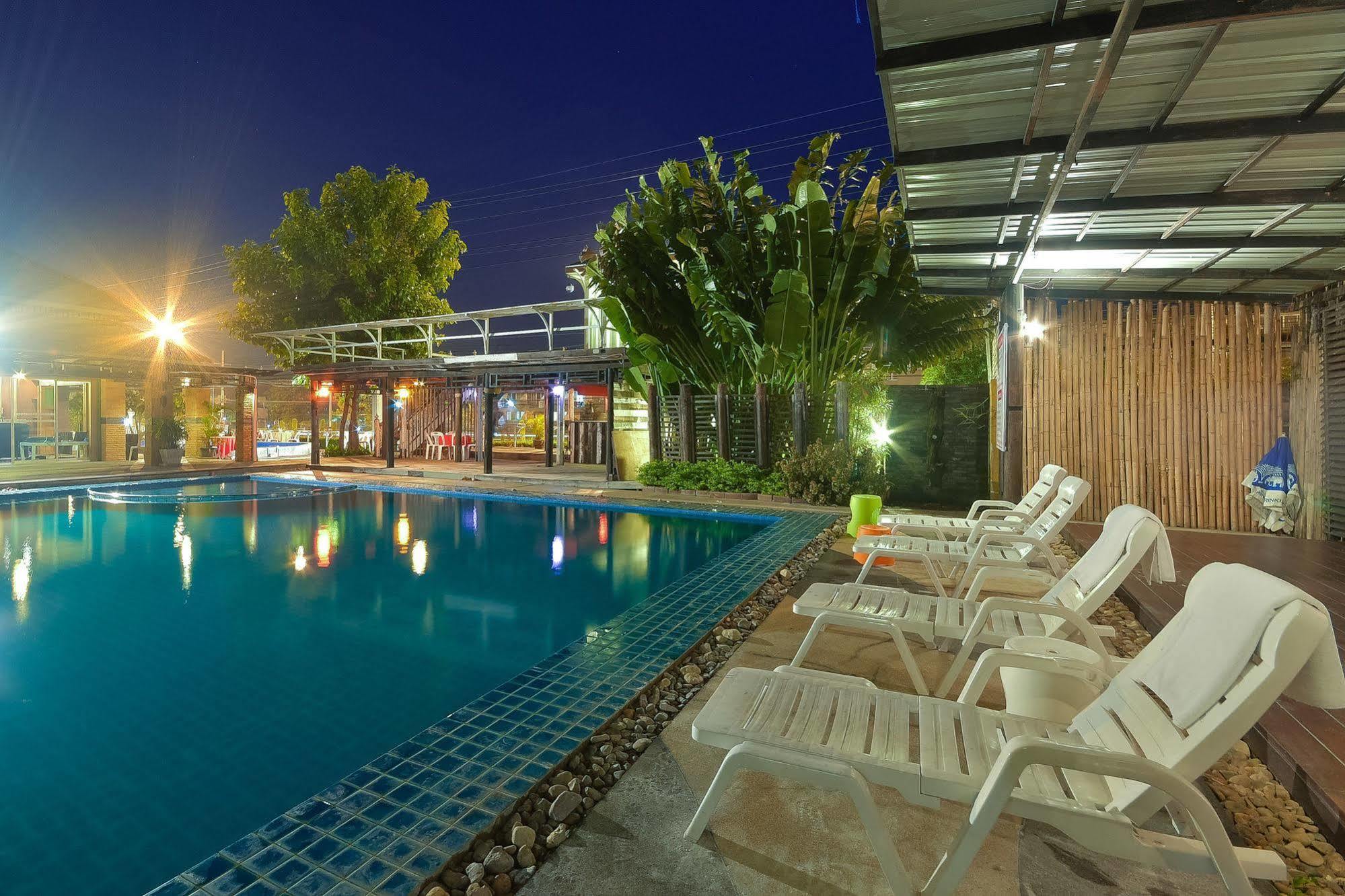 Season Palace Huahin Hotel Petchaburi Esterno foto